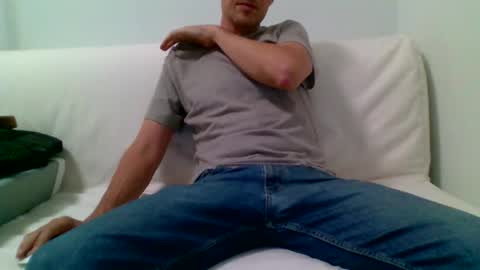 Snapshot of aragon9999 chatting on 10/01/25, 08:04 aragon9999 online show from 10/01/25, 08:04