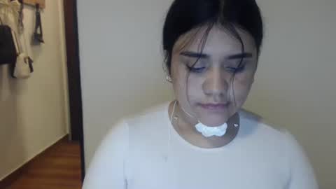 Snapshot of aralynmielle chatting on 10/19/25, 08:15 Aralyn online show from 10/19/25, 08:15