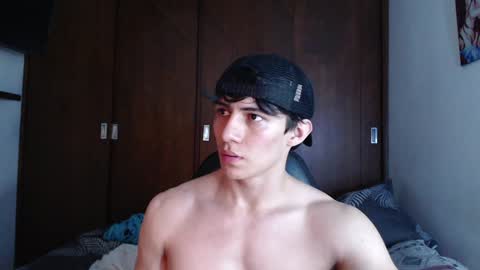 Snapshot of ares_aestheticgod chatting on 12/15/24, 11:42 Ares D online show from 12/15/24, 11:42