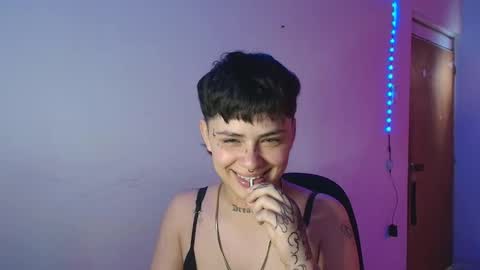 Snapshot of ares_boo chatting on 11/26/25, 07:15 ares online show from 11/26/25, 07:15