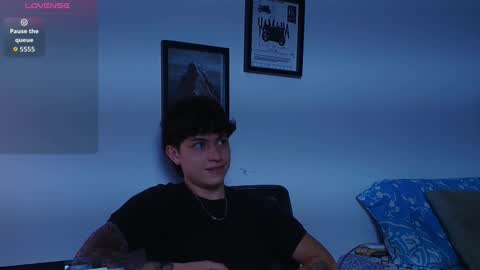 Snapshot of ares_dickson1 chatting on 11/17/25, 03:12 Ares online show from 11/17/25, 03:12