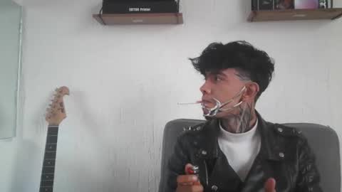 Snapshot of aress_1 chatting on 10/12/25, 03:44 Ares online show from 10/12/25, 03:44