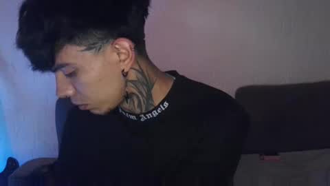 Snapshot of aress_1 chatting on 10/18/25, 04:59 Ares online show from 10/18/25, 04:59