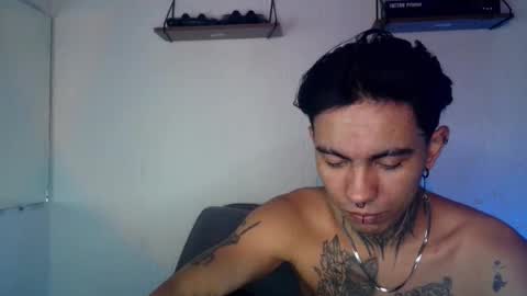 Snapshot of aress_1 chatting on 10/22/25, 06:02 Ares online show from 10/22/25, 06:02