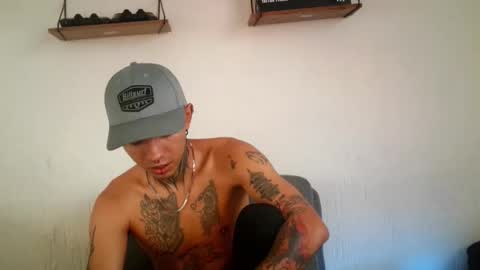 Snapshot of aress_1 chatting on 10/22/25, 07:02 Ares online show from 10/22/25, 07:02