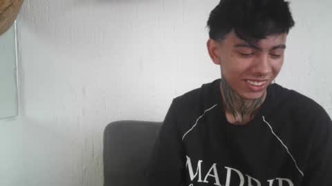 Snapshot of aress_1 chatting on 10/26/25, 04:35 Ares online show from 10/26/25, 04:35