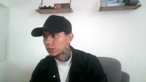 Snapshot of aress_1 chatting on 11/23/25, 12:27 Ares online show from 11/23/25, 12:27