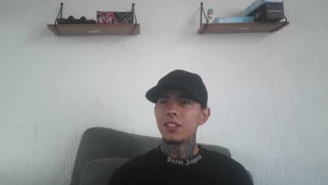 Snapshot of aress_1 chatting on 11/28/25, 01:58 Ares online show from 11/28/25, 01:58