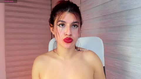 Snapshot of ari_bastett chatting on 12/23/24, 06:22 Ariana online show from 12/23/24, 06:22