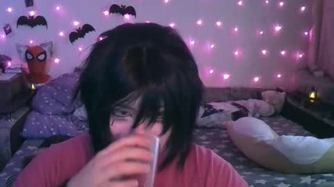 Snapshot of ari_corn chatting on 12/30/24, 10:43 Ahri online show from 12/30/24, 10:43