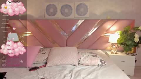 Snapshot of ari_sunshine chatting on 01/13/25, 12:41 Ari online show from 01/13/25, 12:41