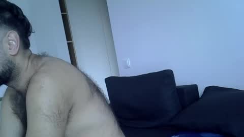 aria_hunter online show from 10/23/25, 11:09