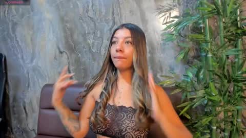 Snapshot of aria_moretti_ chatting on 11/19/25, 11:10 ARIA online show from 11/19/25, 11:10