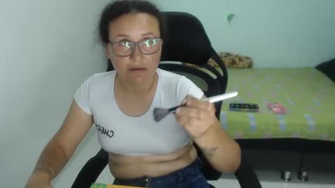 Snapshot of ariadna_6 chatting on 02/15/25, 08:33 ...Ariana... online show from 02/15/25, 08:33