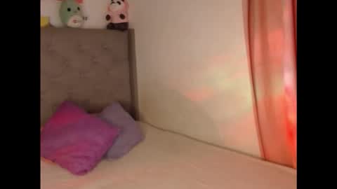 Snapshot of ariadna_martin chatting on 11/23/25, 05:07 Ari online show from 11/23/25, 05:07