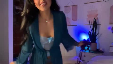 Snapshot of ariajackson chatting on 10/27/25, 02:04 Aria online show from 10/27/25, 02:04