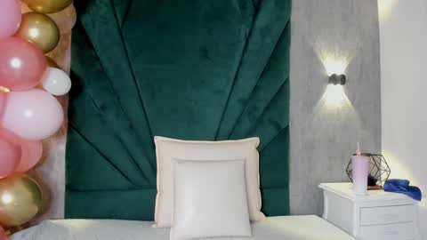 Snapshot of ariana_ceballos chatting on 12/30/24, 11:59 ARIANA online show from 12/30/24, 11:59