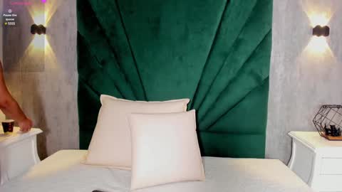 Snapshot of ariana_ceballos chatting on 01/20/25, 11:35 ARIANA online show from 01/20/25, 11:35