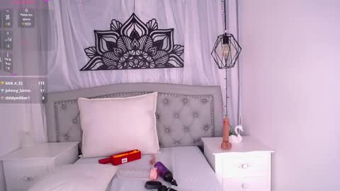 Snapshot of ariana_ceballos chatting on 02/15/25, 11:14 ARIANA online show from 02/15/25, 11:14