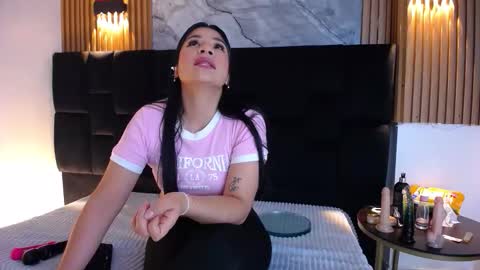 ariana_hill_ online show from 11/11/25, 03:28