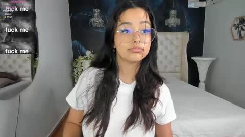 Snapshot of ariana_pierce chatting on 12/21/24, 08:21 Ariana online show from 12/21/24, 08:21