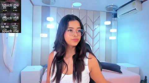 Snapshot of ariana_pierce chatting on 12/24/24, 02:43 Ariana online show from 12/24/24, 02:43