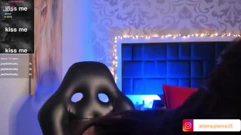 Snapshot of ariana_pierce chatting on 03/09/25, 07:12 Ariana online show from 03/09/25, 07:12