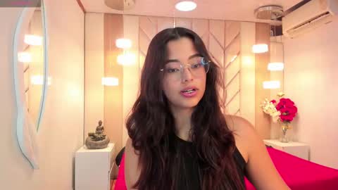 Snapshot of ariana_pierce chatting on 03/10/25, 05:00 Ariana online show from 03/10/25, 05:00