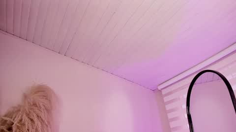 Snapshot of ariana_rosse__ chatting on 12/03/24, 04:17 Ariana online show from 12/03/24, 04:17