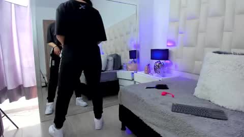  ariana  online show from 09/15/25, 05:02