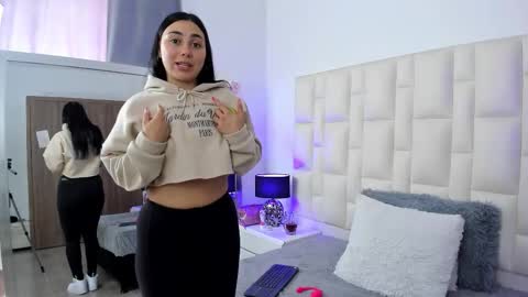  ariana  online show from 10/02/25, 05:31