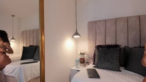 Ariana  online show from 11/16/25, 08:14