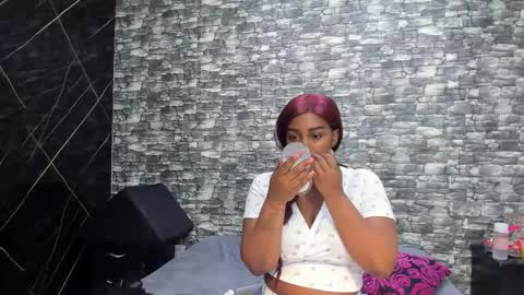 Snapshot of arianaablack chatting on 10/18/25, 12:06 Ariana online show from 10/18/25, 12:06