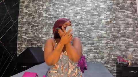 Snapshot of arianaablack chatting on 10/22/25, 12:05 Ariana online show from 10/22/25, 12:05