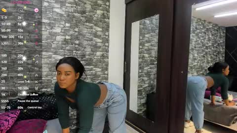 Snapshot of arianaablack chatting on 10/31/25, 12:06 Ariana online show from 10/31/25, 12:06