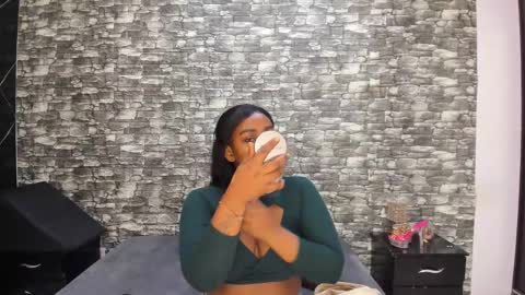 Snapshot of arianaablack chatting on 11/13/25, 11:53 Ariana online show from 11/13/25, 11:53