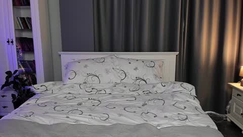 Snapshot of arianasage_ chatting on 12/14/24, 12:33 Ana online show from 12/14/24, 12:33