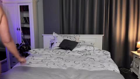 Snapshot of arianasage_ chatting on 12/18/24, 03:00 Ana online show from 12/18/24, 03:00