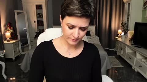 Snapshot of arianasage_ chatting on 12/27/24, 10:55 Ana online show from 12/27/24, 10:55