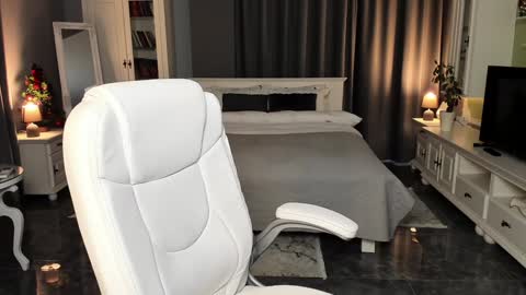 Snapshot of arianasage_ chatting on 12/29/24, 01:17 Ana online show from 12/29/24, 01:17