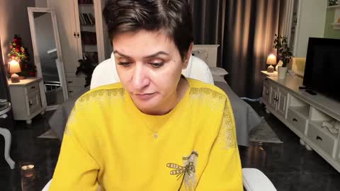 Snapshot of arianasage_ chatting on 12/31/24, 12:36 Ana online show from 12/31/24, 12:36