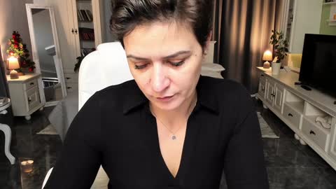 Snapshot of arianasage_ chatting on 01/04/25, 10:49 Ana online show from 01/04/25, 10:49