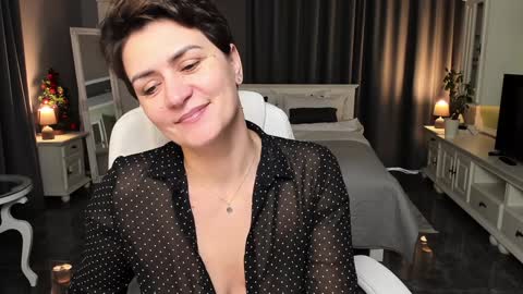 Snapshot of arianasage_ chatting on 01/08/25, 12:58 Ana online show from 01/08/25, 12:58