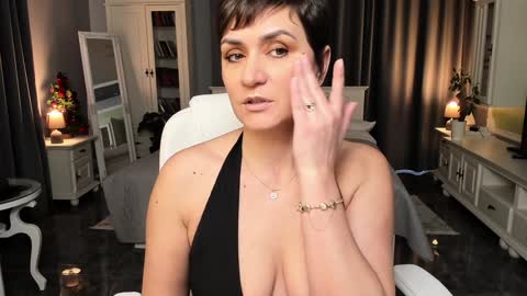 Snapshot of arianasage_ chatting on 01/09/25, 10:52 Ana online show from 01/09/25, 10:52