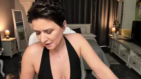 Snapshot of arianasage_ chatting on 02/14/25, 12:36 Ana online show from 02/14/25, 12:36