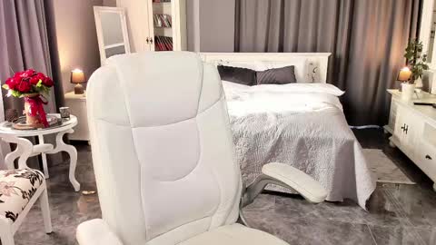 Snapshot of arianasage_ chatting on 02/19/25, 11:28 Ana online show from 02/19/25, 11:28