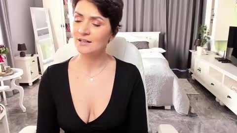 Snapshot of arianasage_ chatting on 03/06/25, 11:58 Ana online show from 03/06/25, 11:58