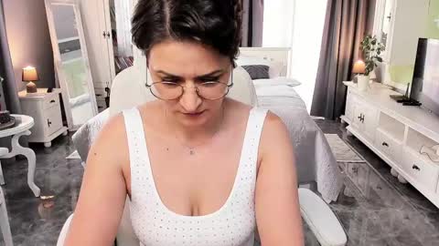 Snapshot of arianasage_ chatting on 03/12/25, 09:12 Ana online show from 03/12/25, 09:12