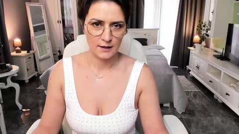 Snapshot of arianasage_ chatting on 03/12/25, 01:51 Ana online show from 03/12/25, 01:51