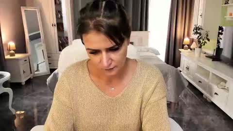 Snapshot of arianasage_ chatting on 10/02/25, 10:44 Ana online show from 10/02/25, 10:44